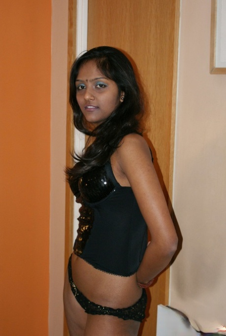 Divya Yogesh sexe star du porno photo