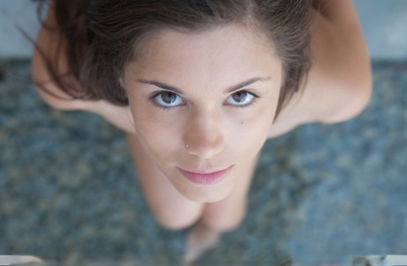 Little Caprice actrice nue galerie