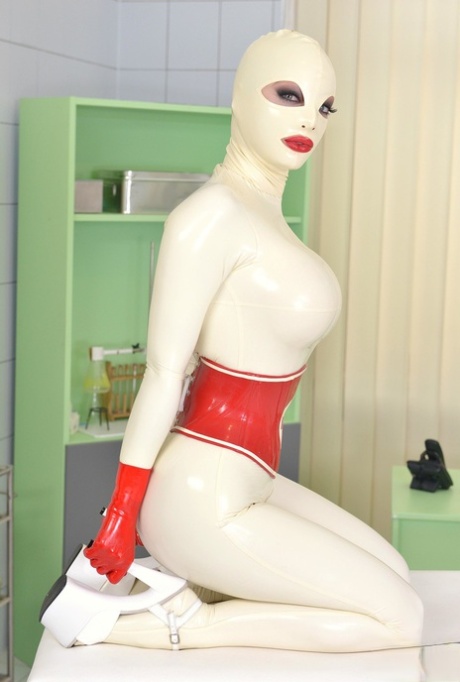 Latex Lucy sexe star du porno img